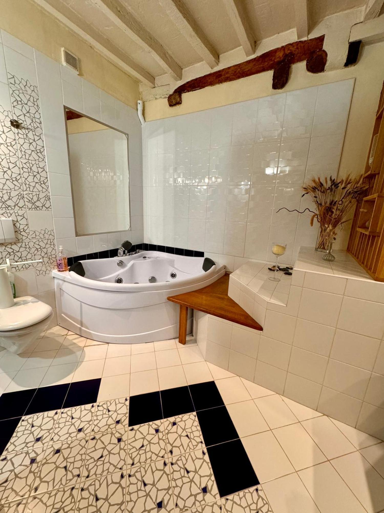 L'Elegante - Maison De Ville Avec Bains A Remous - Parking Inclus Сен-Поль-де-Ванс Экстерьер фото