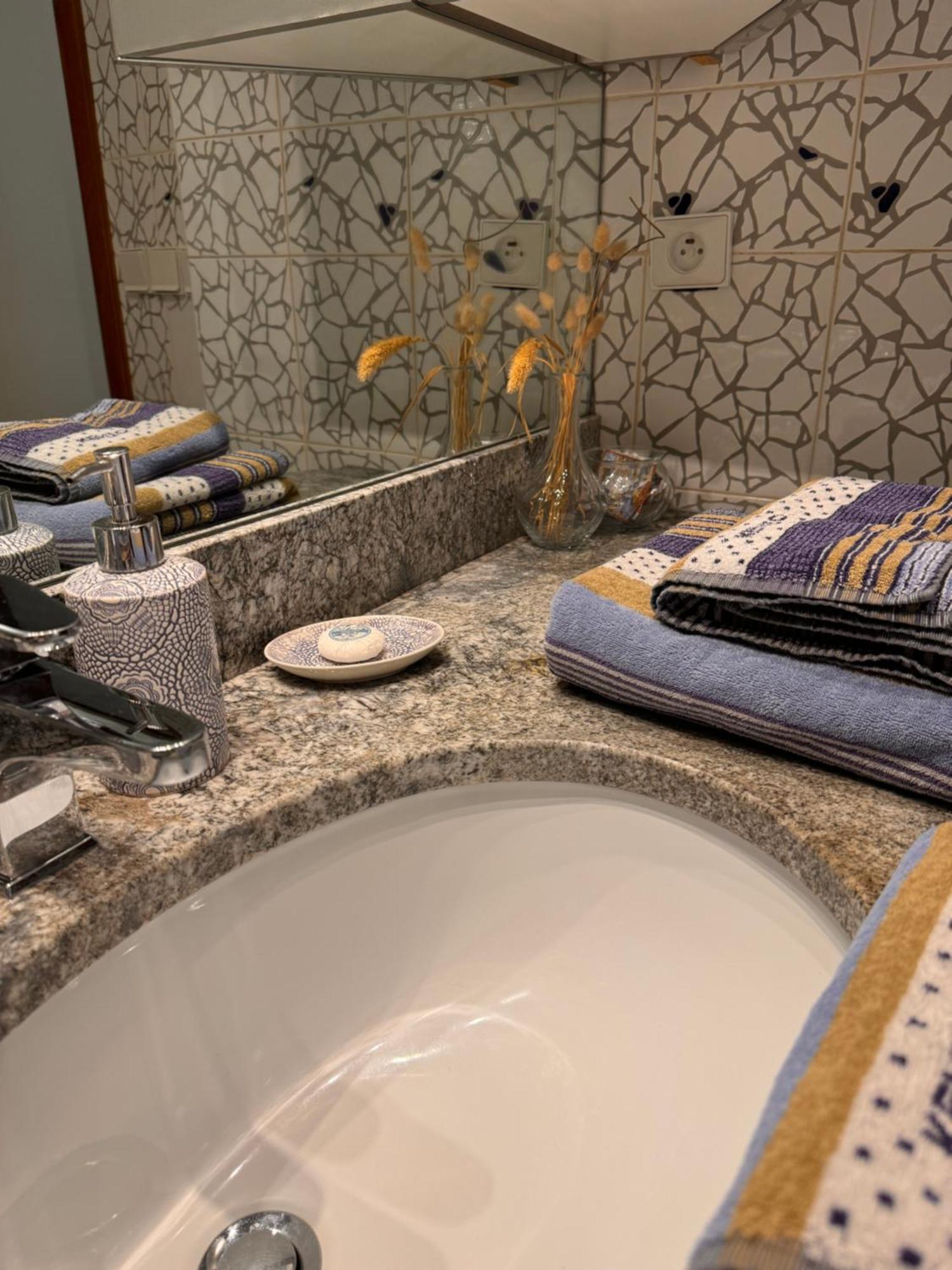 L'Elegante - Maison De Ville Avec Bains A Remous - Parking Inclus Сен-Поль-де-Ванс Экстерьер фото